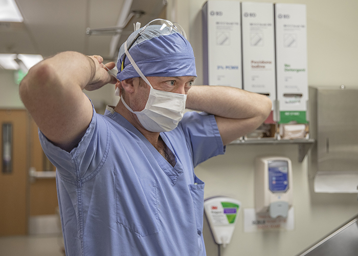 El Dr. Hawkins en Skagit Valley Hospital